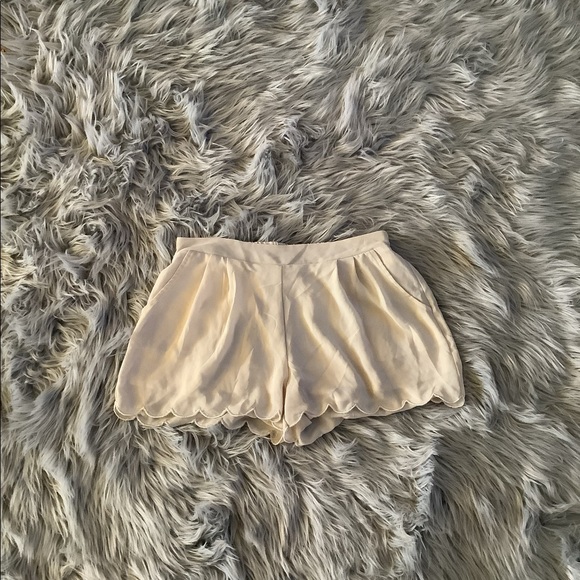 Bella Donna | Cream Color Short For Women - Size S - Picture 1 of 3
